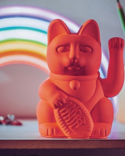 Maneki Neko: Διακοσμητική Γάτα Τύχης σε Πορτοκαλί Ματ Χρώμα